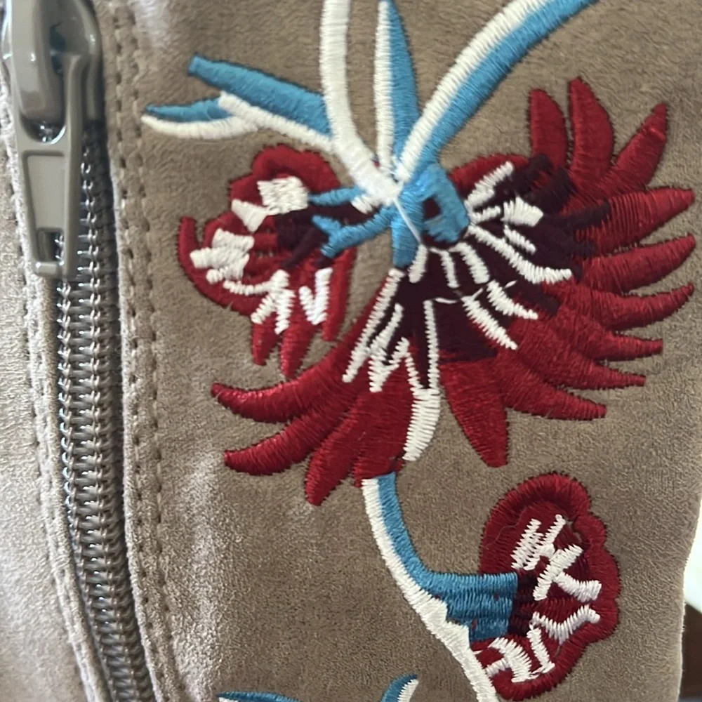 Carlos Santana Alexia boots taupe w/vibrant red,blue & white embroidery Size 6